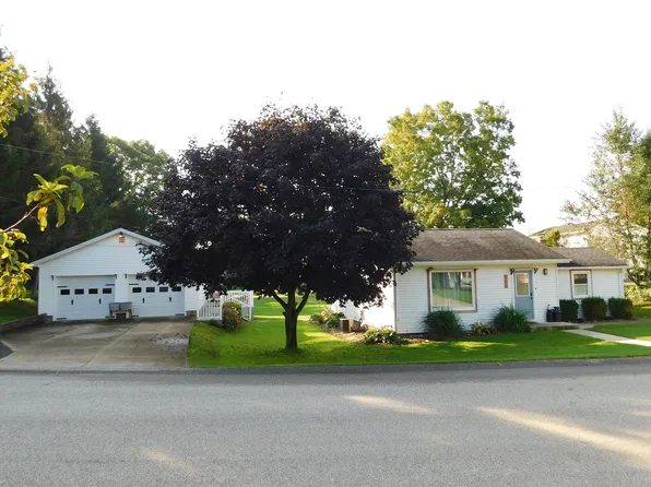 155 E 6th St, Waterford, PA 16441
