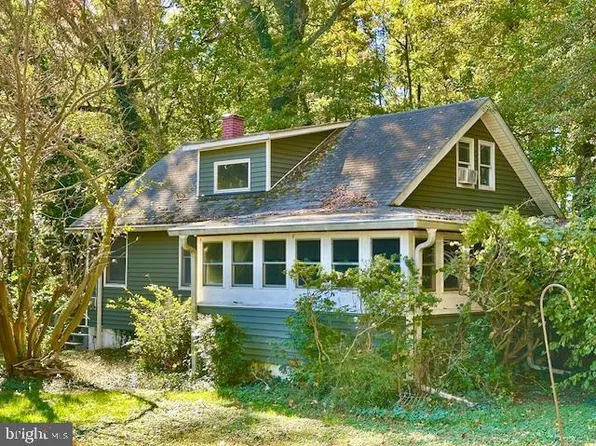 2017 Bay Rd, Pasadena, MD 21122