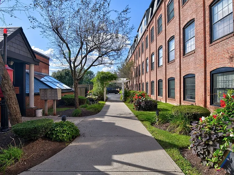 21 Linden St #212 — Photo 36