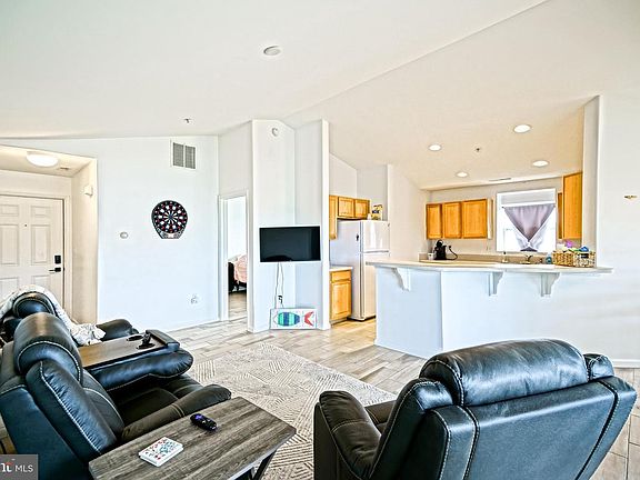 3rd image of 3303 N Sagamore Dr #K