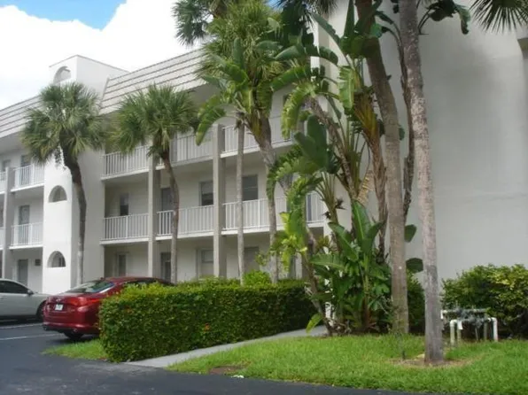 8460 Sunrise Lakes Boulevard, Sunrise, FL 33322