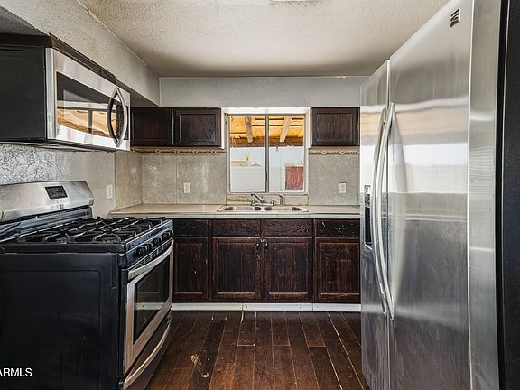 4th image of 318 W 3RD Avenue