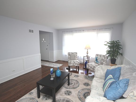 3rd image of 1459 Memorial Dr