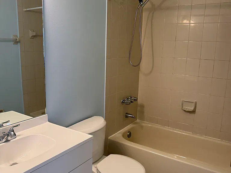 12055 SW 19th Ln #231 — Photo 6