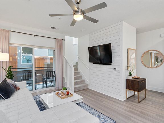 4th image of 2827 Manor Rd #3102