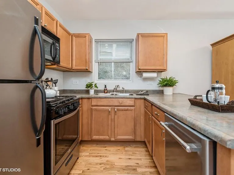 1444 W School St — Photo 11