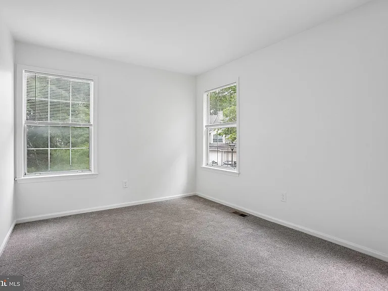 1 Colebrook Ct — Photo 24