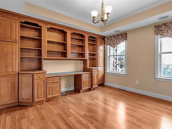 5th image of 8899 Lake Glen Ct