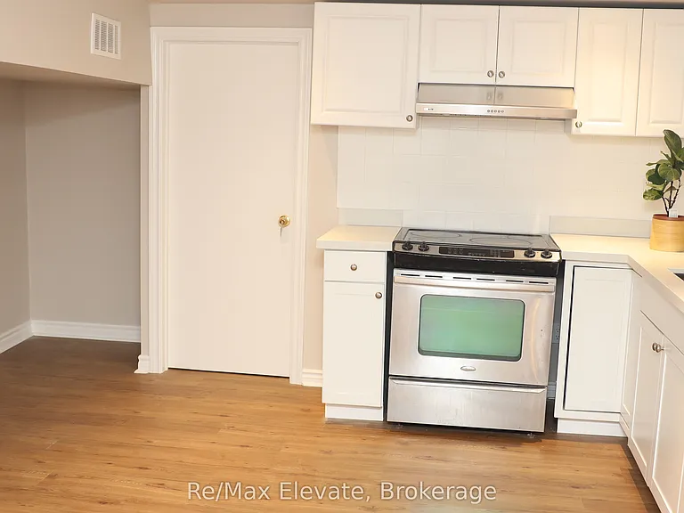 66 Woodgarden Cres #BASEMENT — Photo 4