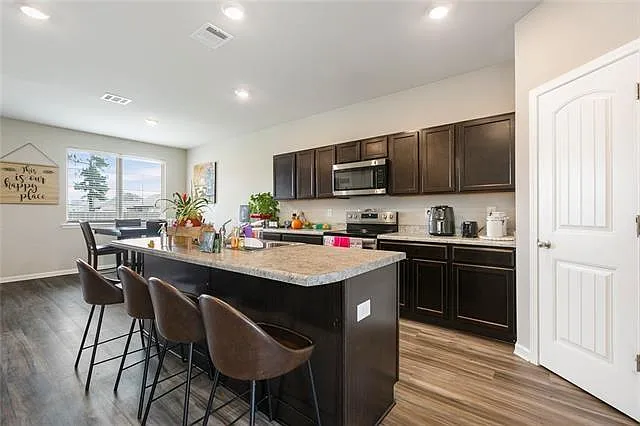 Building Photo - 18301 Fox Hollow Loop