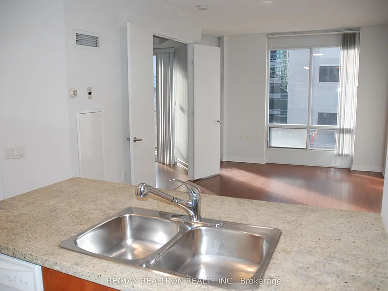 85 Bloor St E #913 — Photo 2