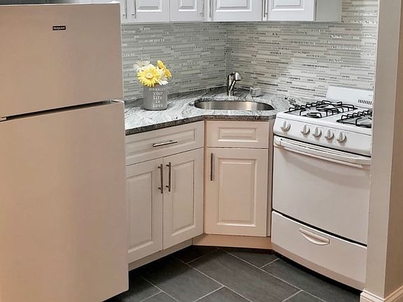 2nd image of 726 Amsterdam Ave #2F