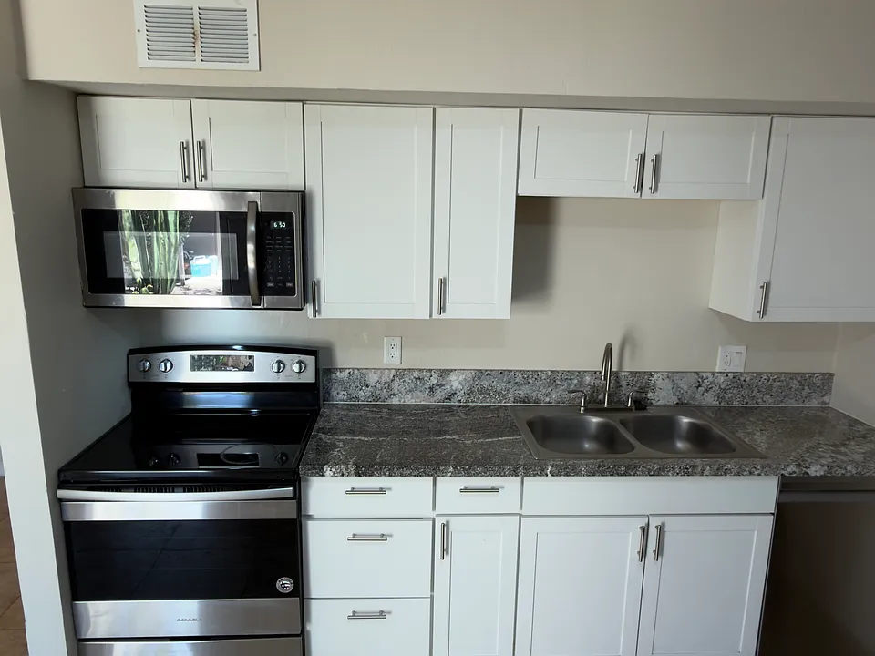 502 E Glenn St #27