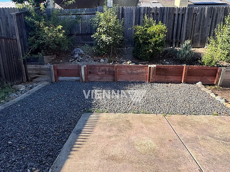 2736 Genesee Dr — Photo 22