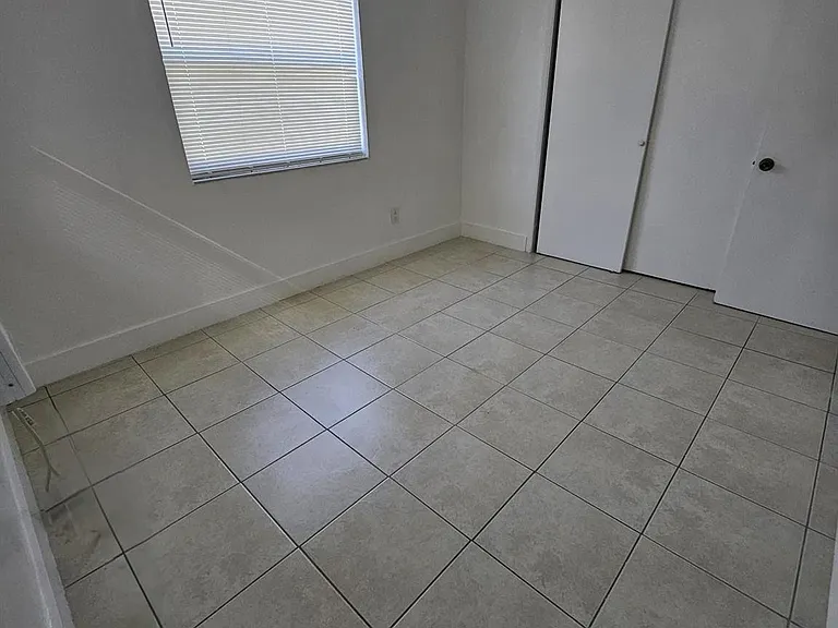 2032 NE 168th St #1 — Photo 2