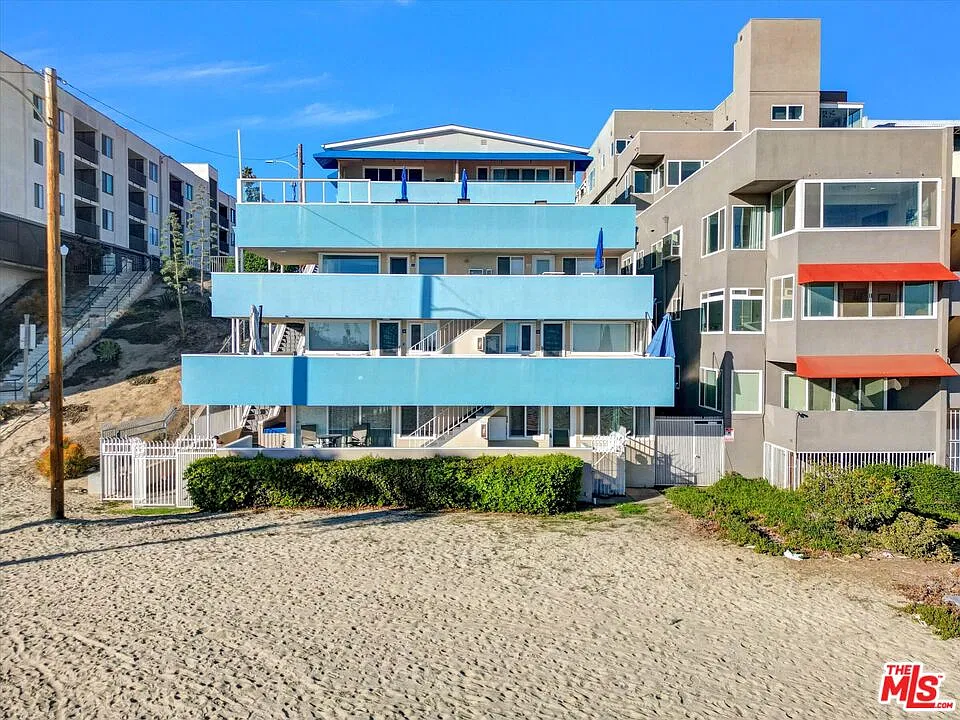 1 bed, 1.0 bath, 858 sqft, $2,995 — Photo 1