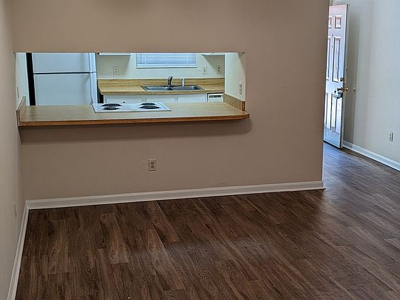 3rd image of 421 E 8th Ave