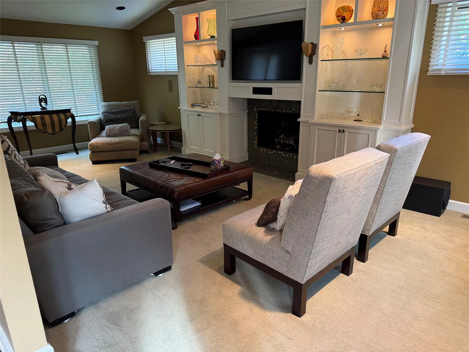 4 bed, 4.5 bath, 3300 sqft, $6,000 — Photo 2