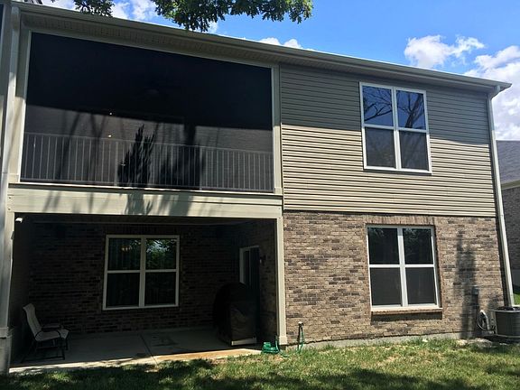 Screened in porch 