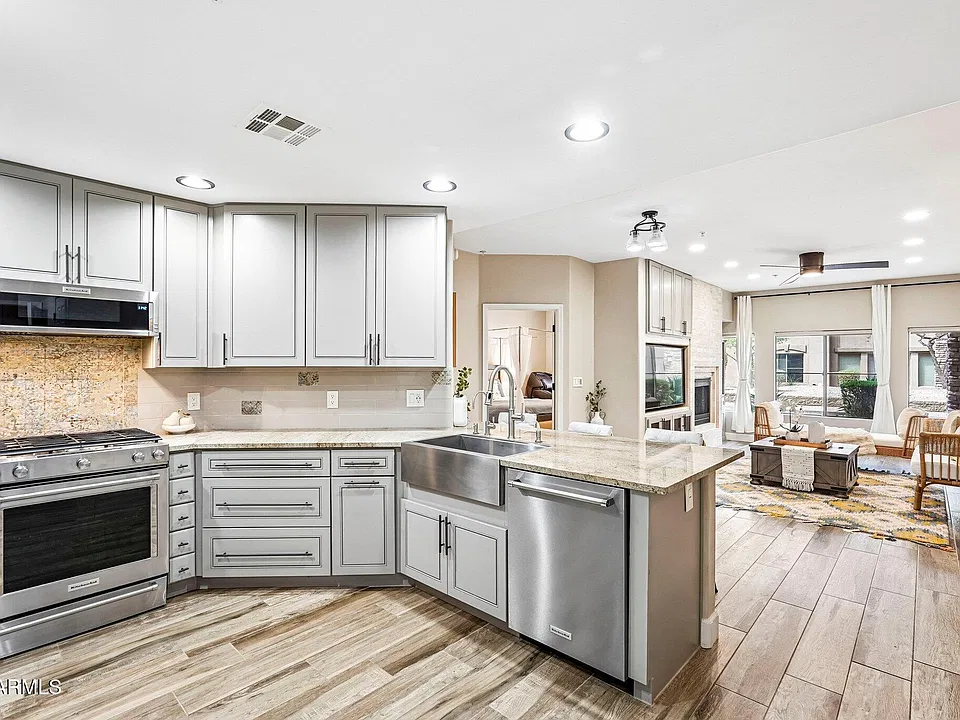 5350 E Deer Valley Dr #1250