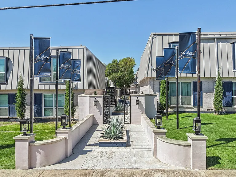 The Ashley at Bluffview Apartments — Photo 2