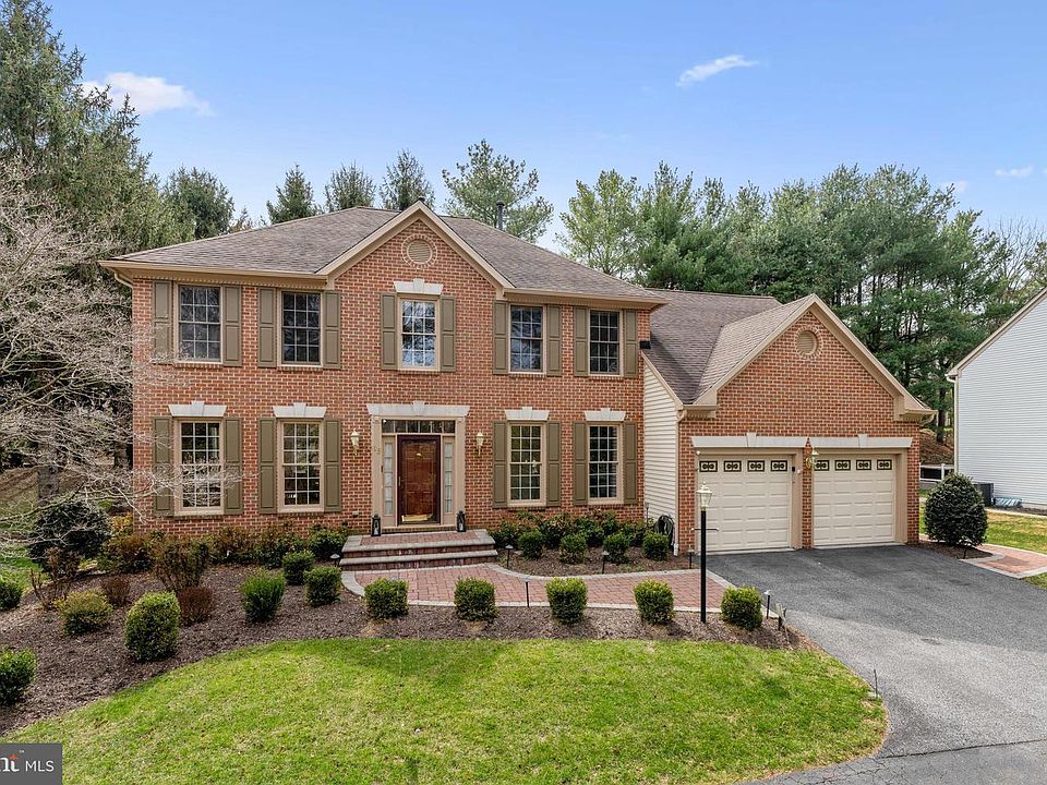 1st image of 15 Castlewall Ct
