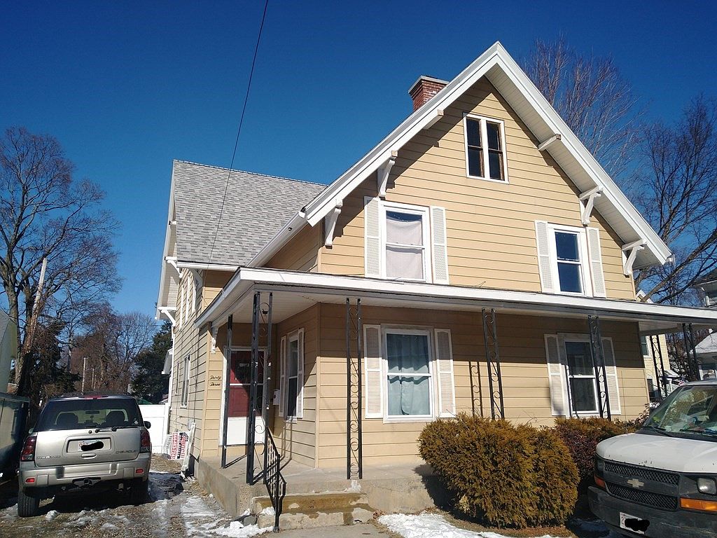 31 33 Lincoln St Holyoke Ma 01040 Mls 72780680 Zillow