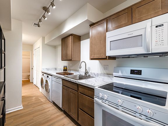 Kitchen & Laundry Area