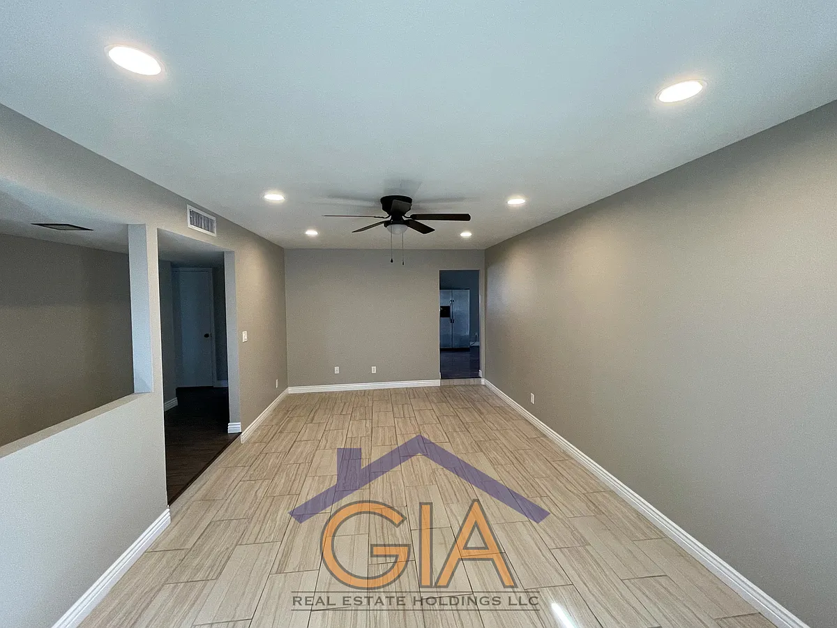 Building Photo - 3842 W Cholla St