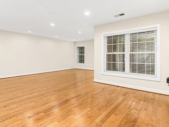 3rd image of 3836 Elmwood Towne Way
