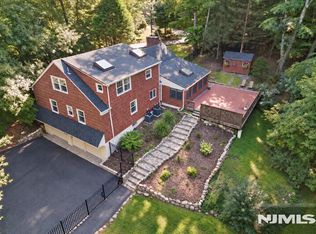 3 Gravel Hill Rd, Kinnelon, NJ 07405