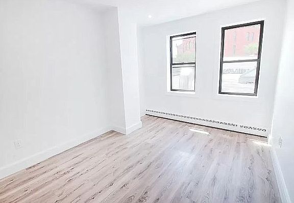 4th image of 1450 Myrtle Ave #21