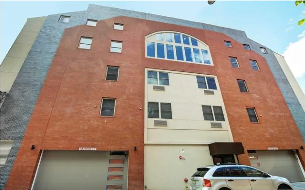 Building Photo - 545 39th St