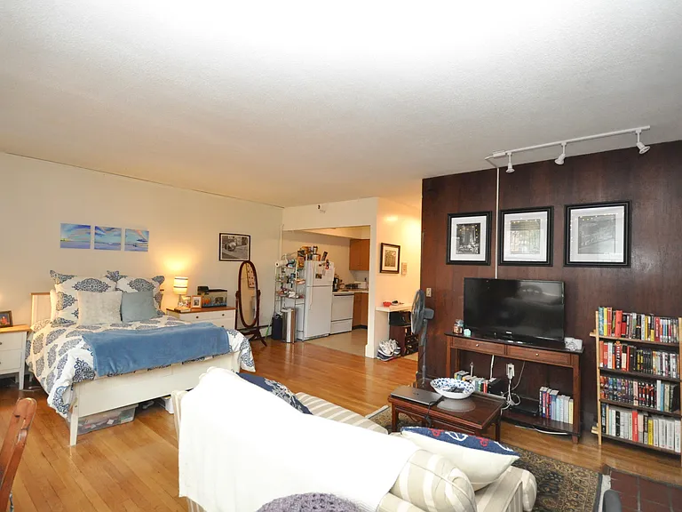 186 Beacon St #A — Photo 5
