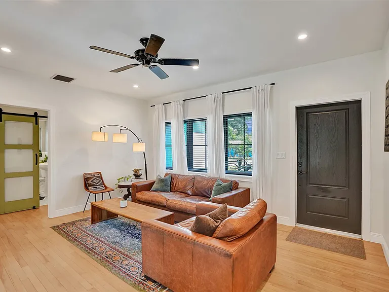 807 SW 18th St — Photo 13