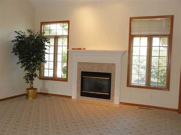3rd image of 236 Willowood Cir