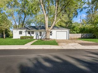 268 Rivers View Dr, Carpentersville, IL 60110