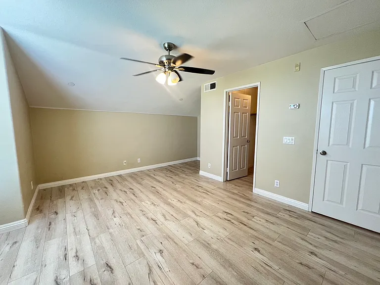 15907 Fountain Ln — Photo 25