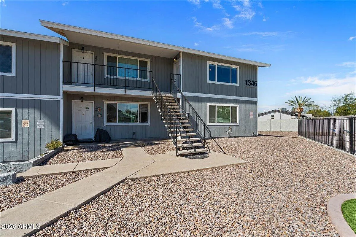 2 bed, 1.0 bath, 800 sqft, $1,195 — Photo 1