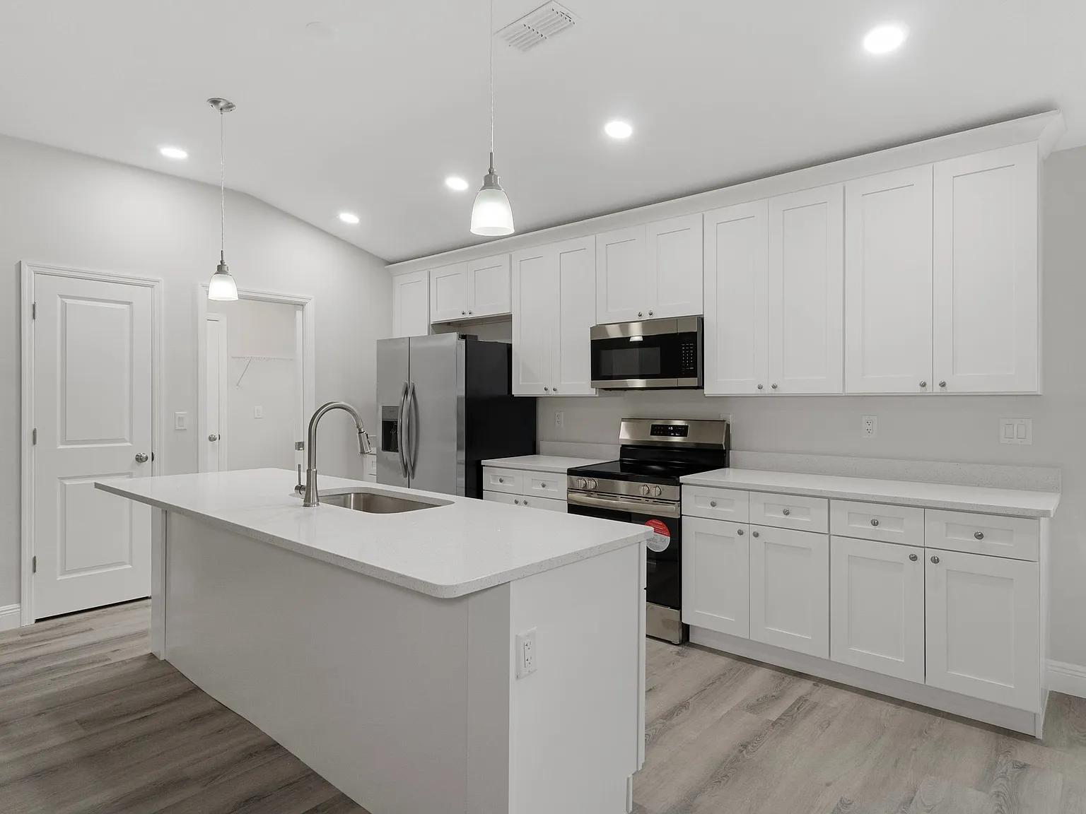 4 bed, 1662 sqft, $1,900 — Photo 2