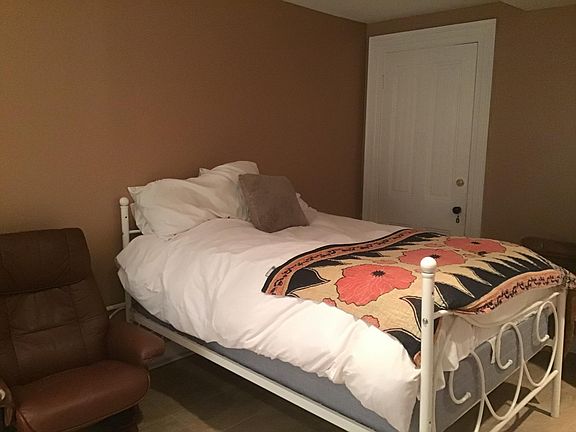 Bed with first closebehind door.