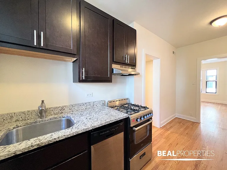 4034.5 N Ashland Ave #E1 — Photo 7