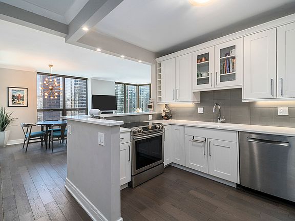 5th image of 400 N La Salle Dr APT 3204