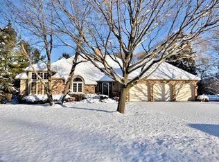 9 Lake View Rd, Hawthorn Woods, IL 60047