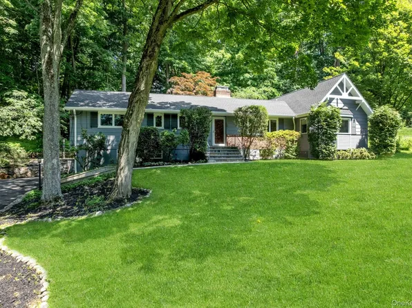 15 Deerfield Lane S, Pleasantville, NY 10570