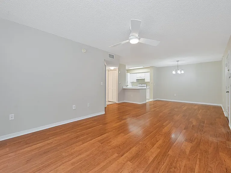 8920 Colonnades Ct E #514 — Photo 6