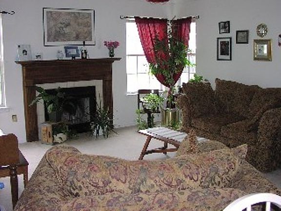 3rd image of 17 Stonerise Dr