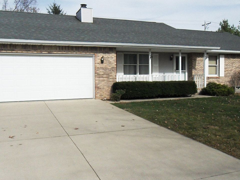 Great Curb Appeal!