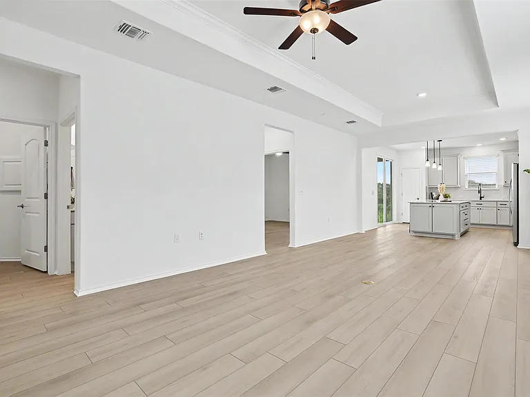 310 Livewater Ln — Photo 4