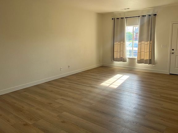 2nd image of 5216 Clark St